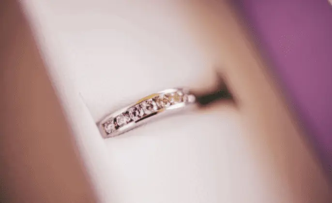 Dicas para conseguir as medidas dos dedos para as alianças - alianca-solitaria