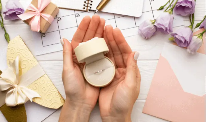 Quando surgiu a aliança de casamento? - caixinha-de-alianca-e-flores-envelopes