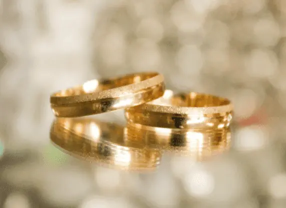 Como limpar suas alianças - par-de-aliancas-ouro-espelho