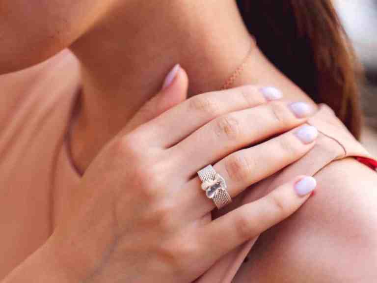 Inspiração: unhas de noiva delicadas