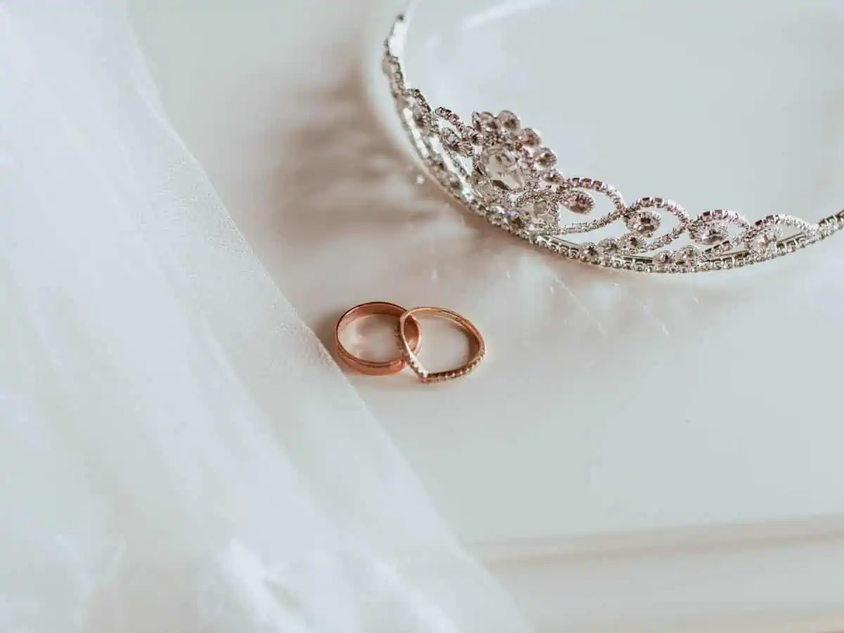 Tipos de grinalda de noiva: decida qual usar no seu casamento - acessorio-cabelo-noiva-tiara