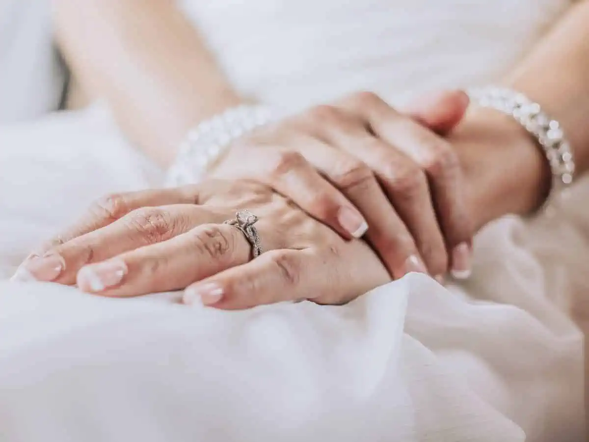 Por que ser uma revendedora de alianças? - noiva-alianca-solitaria