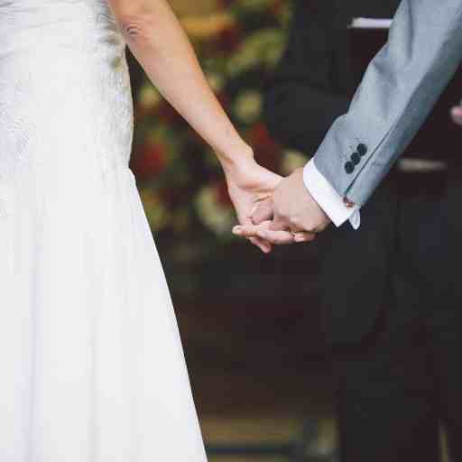 Amigos podem celebrar seu casamento?