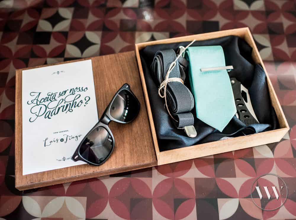 Padrinhos e madrinhas de casamento – Tudo sobre eles - Padrinhos-e-madrinhas-4 Convite personalizado para padrinho de casamento, com óculos e gravatas