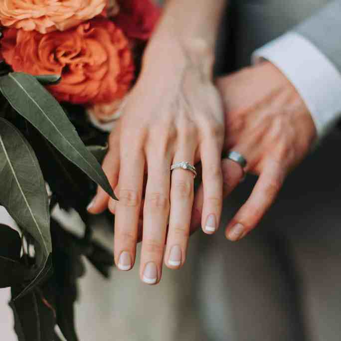 Homem usa anel de noivado 1 - o que o homem usa quando está noivo?