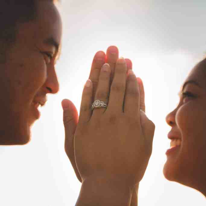 O que o homem usa quando está noivo? - Homem usa anel de noivado 5 Homem usa anel de noivado 5 - o que o homem usa quando está noivo?