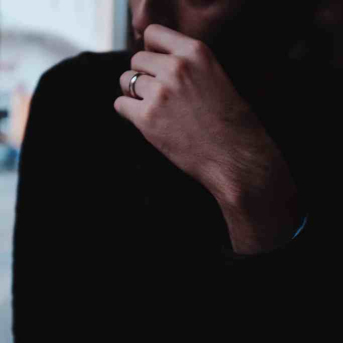 O que o homem usa quando está noivo? - Homem usa anel em qual mao quando esta noivo 3 Homem usa anel em qual mao quando esta noivo 3 - o que o homem usa quando está noivo?