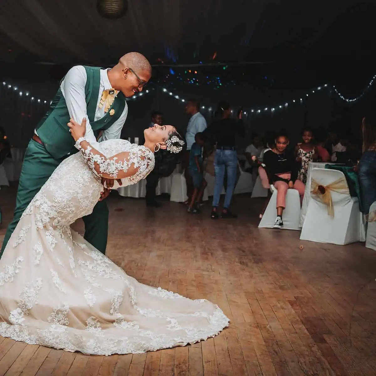 Dança dos noivos em um casamento