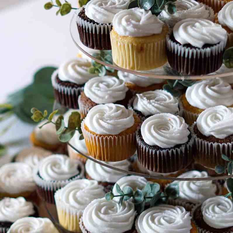 Doces de casamento: quais devo escolher? - Doces de casamento 3 Torre de cupcakes