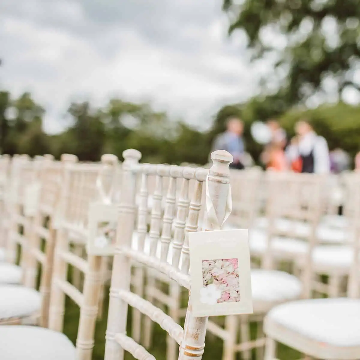 Decoração das cadeiras do casamento