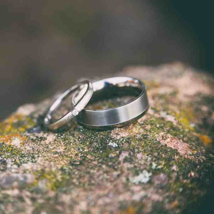 Aliança de Casamento: Tudo o que o você precisa saber para comprar a sua Online - Alianca de casamento espessura Aliança e anel de noivado prata