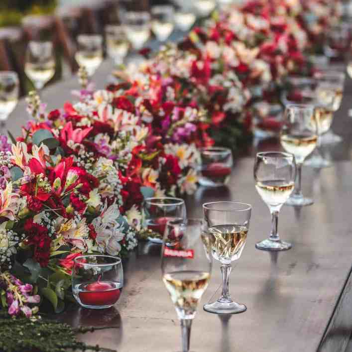 Decoração de Casamento: Guia Completo para Encantar - Flores decoracao casamento Flores de decoração nas mesas do casamento