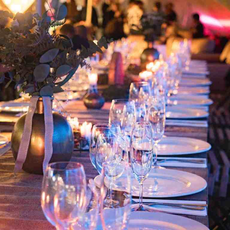 Tendências para Casamento 2023: Comece o Planejamento - O que e preciso ter no casamento Decoração de casamento a noite