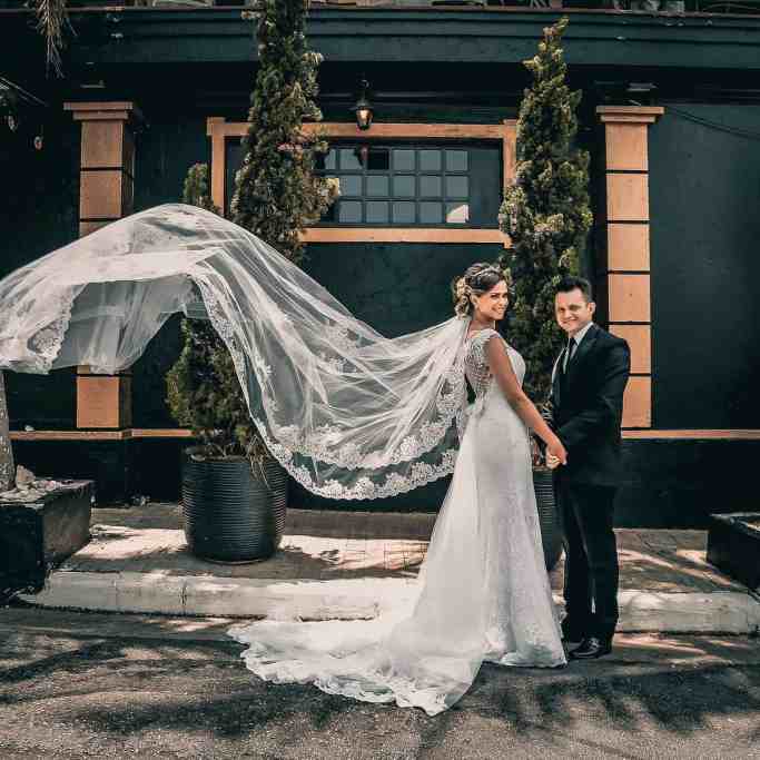 Fotos de casamento dos noivos na rua