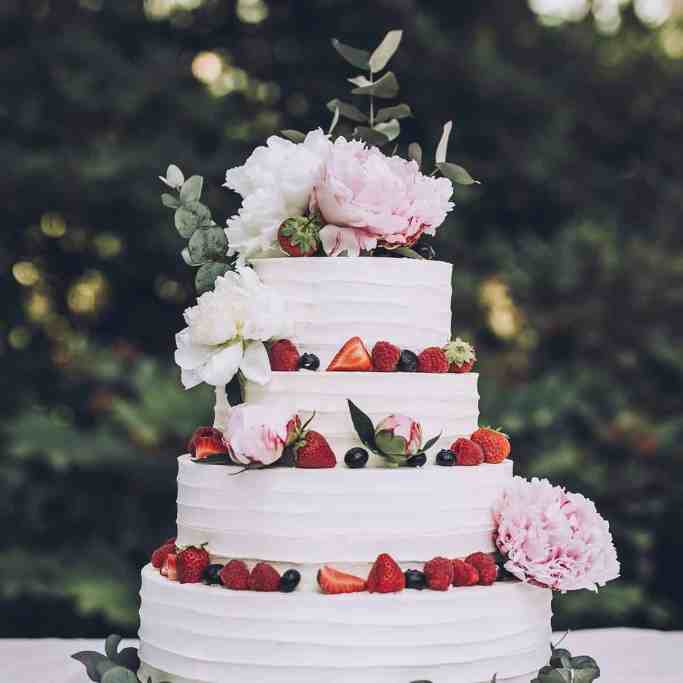 Como escolher o bolo de casamento? Veja Os Mais Pedidos - Torta de casamento bolo 1 Torta de casamento com frutas em volta