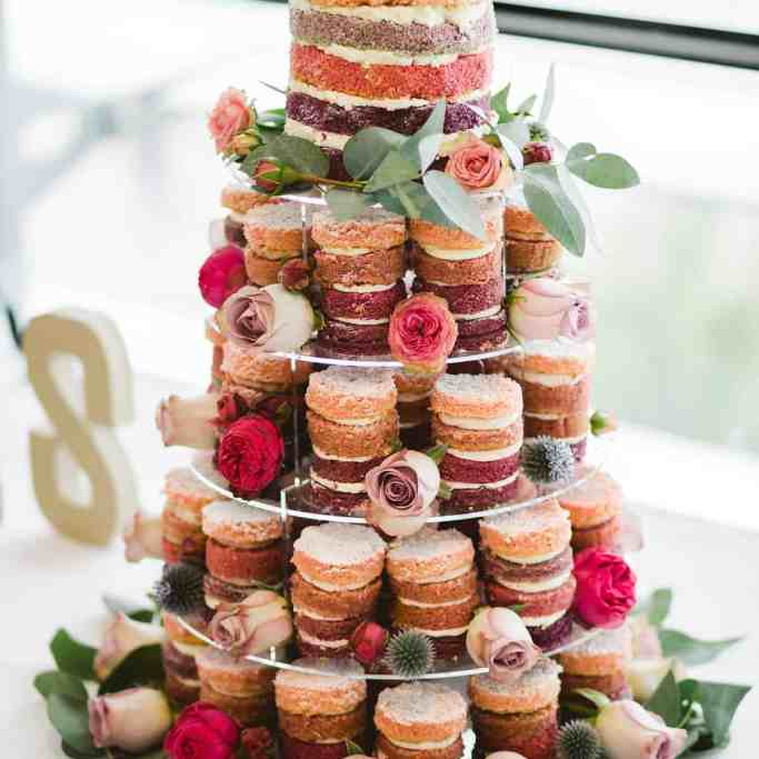 Como escolher o bolo de casamento? Veja Os Mais Pedidos - Torta de casamento bolo 6 Torta de casamento feita de pequenos bolinhos