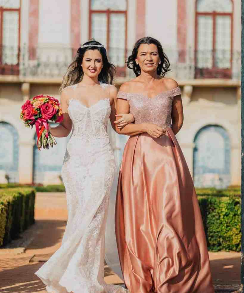 Mãe da Noiva e do Noivo: Guia Completo das Dúvidas Mais Comuns - Vestido para mae do noivo e mae da noiva Entrada da noiva com sua mãe - mãe da noiva e do noivo: guia completo das dúvidas mais comuns