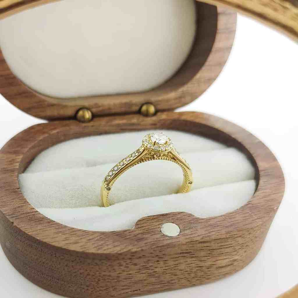 10 melhores anéis de noivado em 2023 - Anel 10 Melhores anéis de noivado - velázques