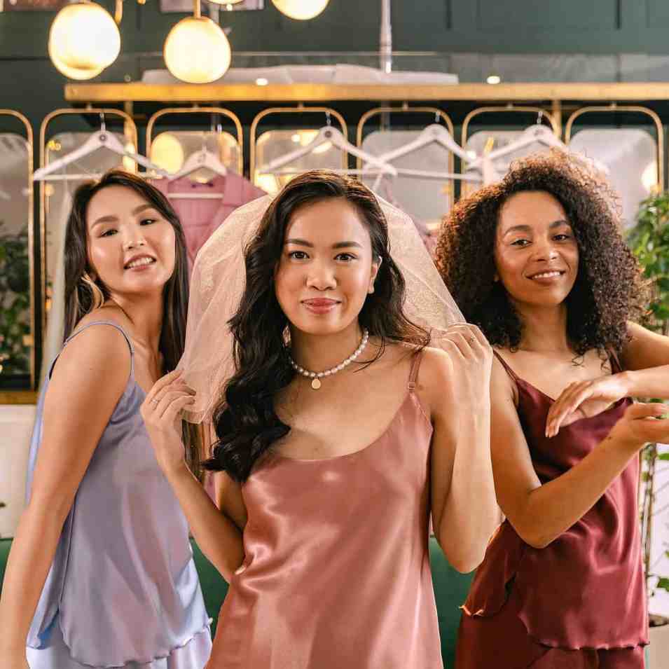 Despedida de Solteira: Ideias para se divertir e criar memórias incríveis - Despedida de solteira 1 Amigas de pijama na despedida de solteira