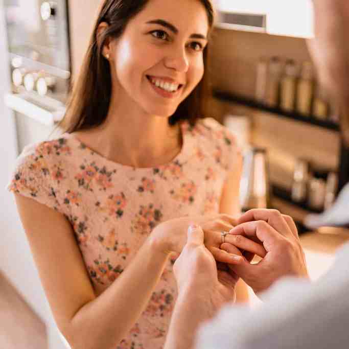 6 Perguntas para Fazer Antes de Comprar as Alianças - Comprando aliancas 2 Comprando aliancas 2 - 6 perguntas para fazer antes de comprar as alianças