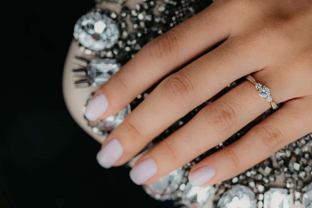 Anel de três pedras - o terceiro dos tipos de anel de noivado