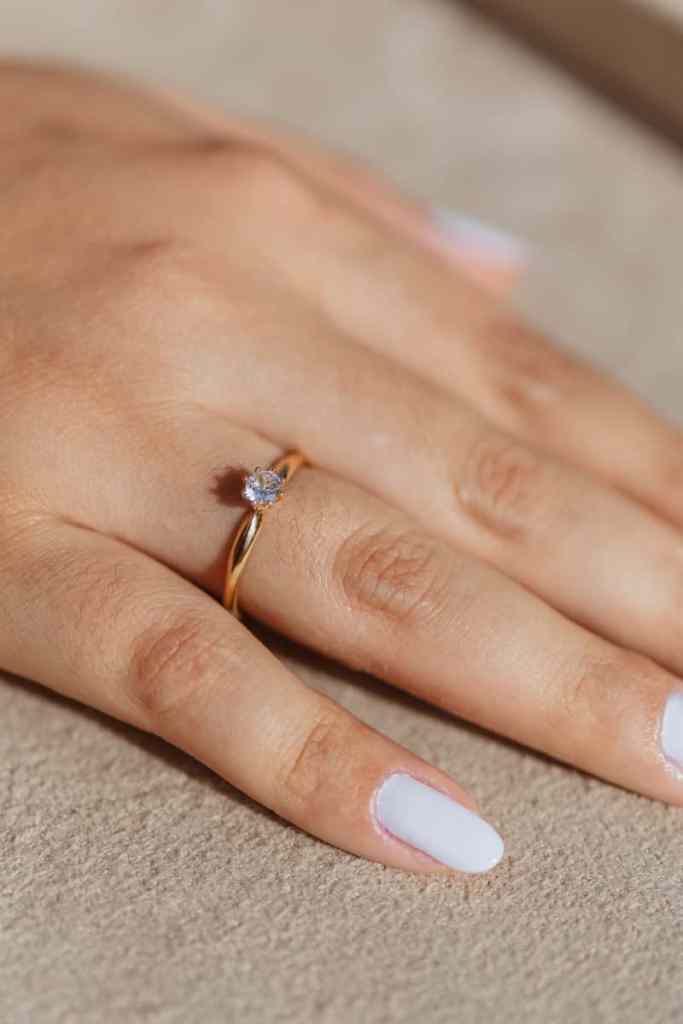 Anel de noivado ouro 18k titian | com zircônias |