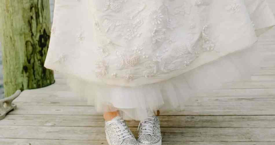 Noiva usando tênis