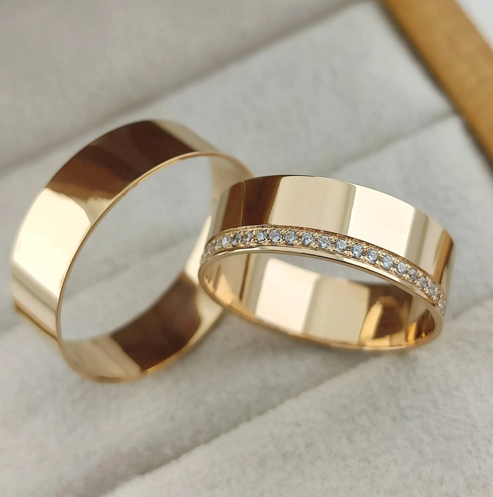 Alianca ouro rose - quanto custa em média uma aliança?