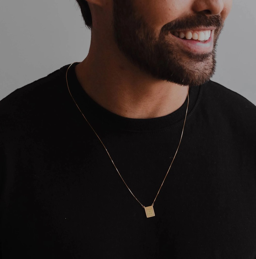 Escapulário de ouro 18k nanna | o senhor é meu pastor