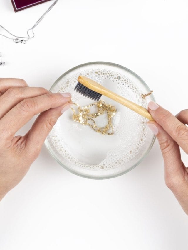 Como Limpar Corretinha De Ouro? Rápido E Prático
