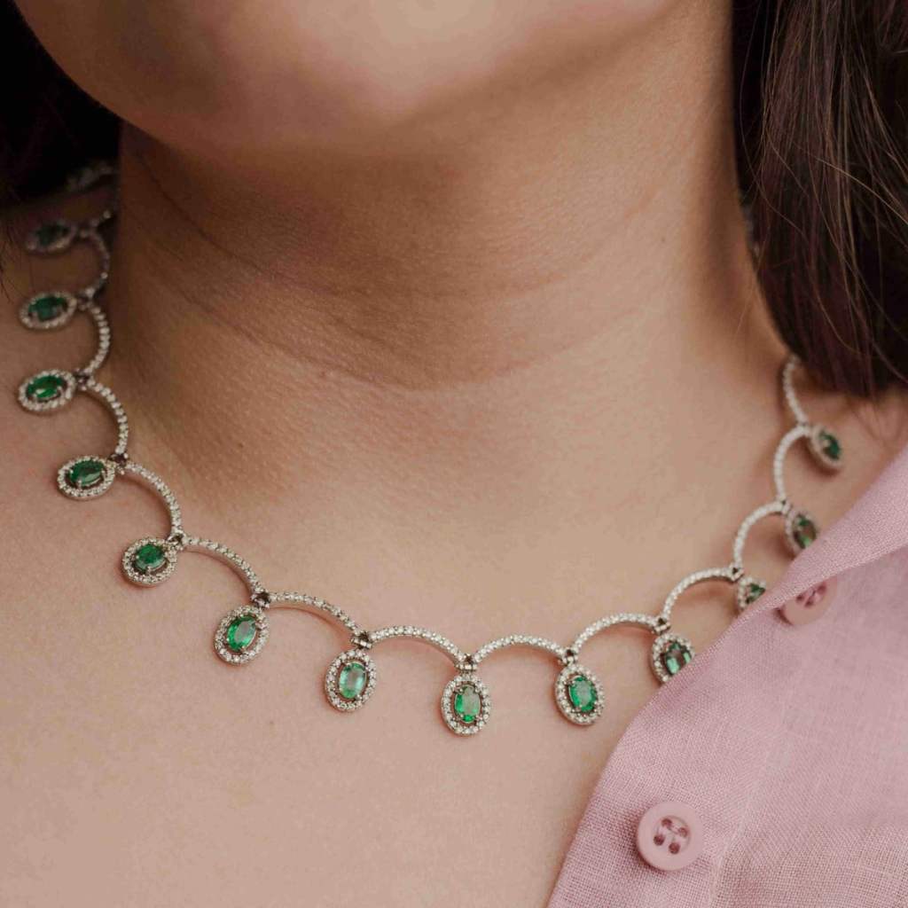 Colar de esmeraldas e diamante da altar - colares statement: aprenda a usar essa tendência