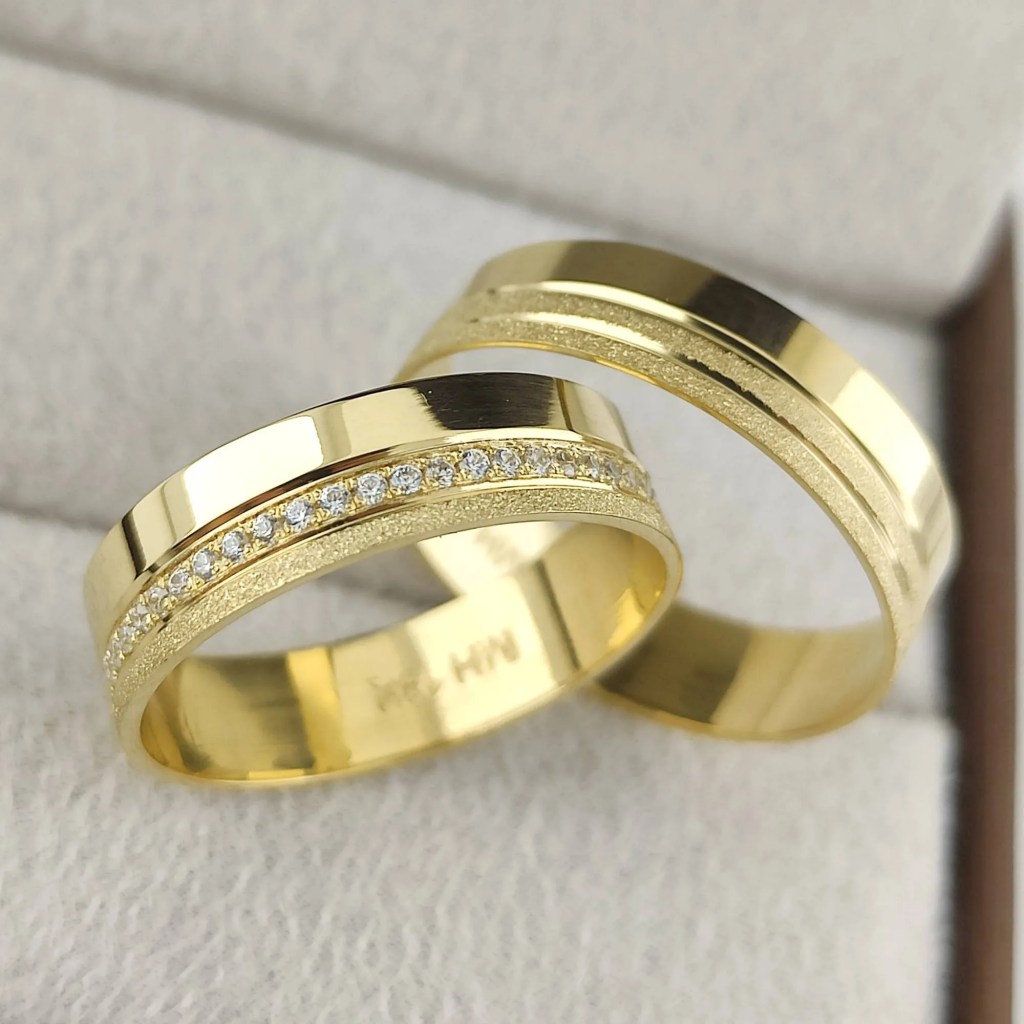 Alianca tradicional pedras 5mm - como acertar na escolha da aliança e anel de noivado?