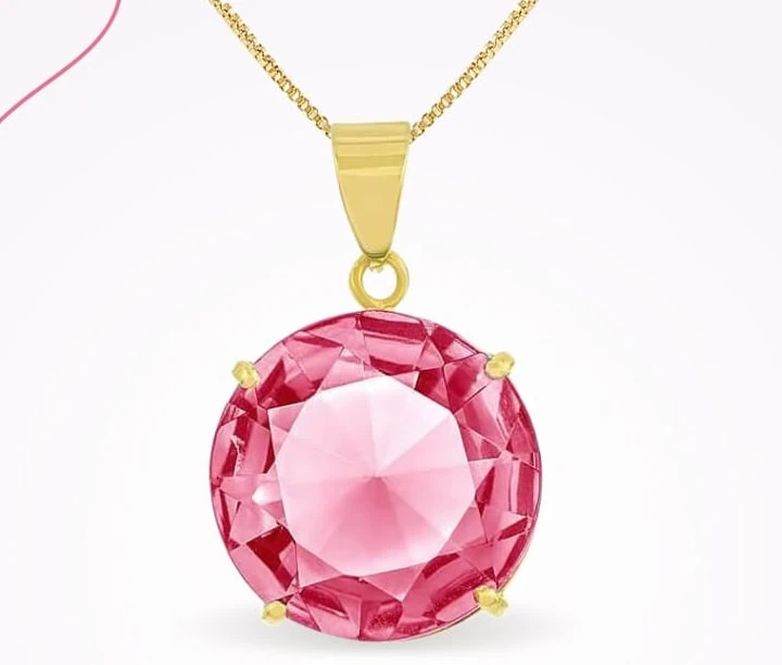 Colar com pingente de pedra de safira rosa