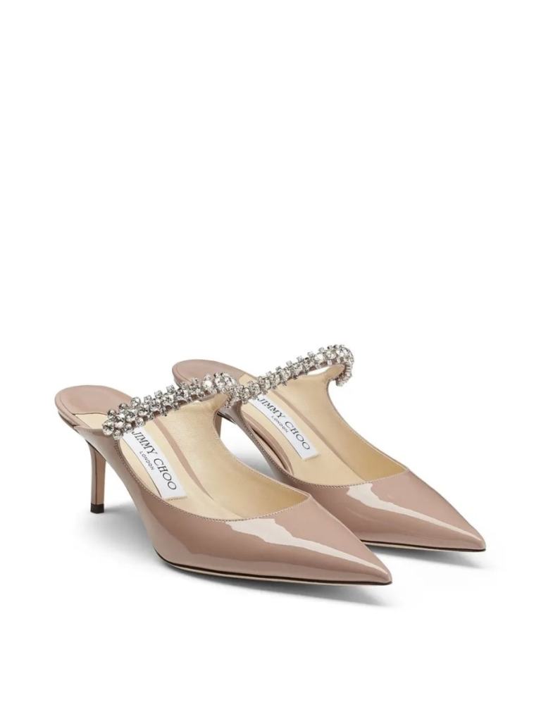 Sapato fechado nude rosado com pedraria